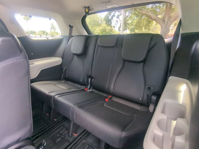 Used 2024 Kia Carnival EX FWD image 16