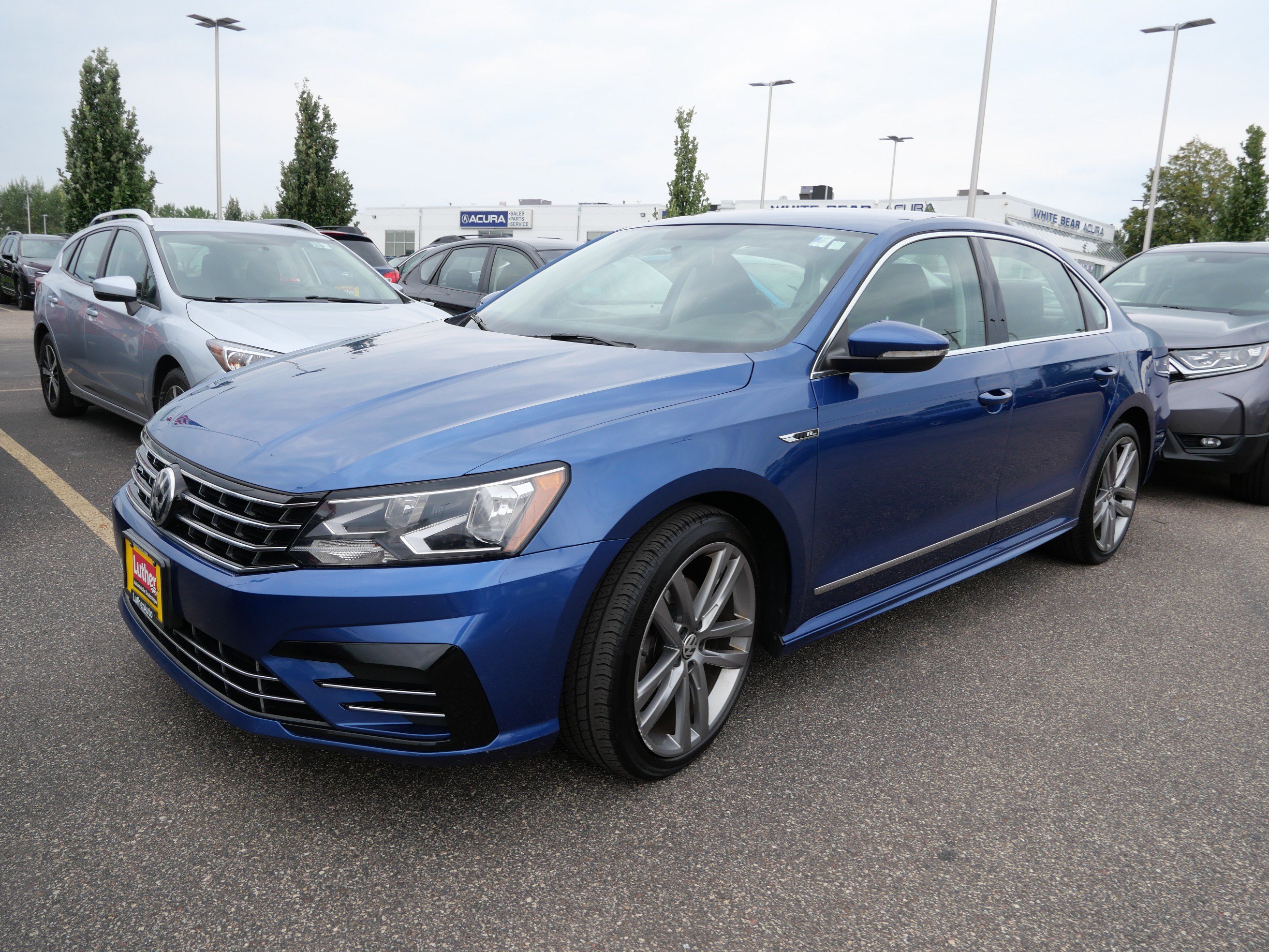 Used 2017 Volkswagen Passat 1.8T R-Line FWD image 3