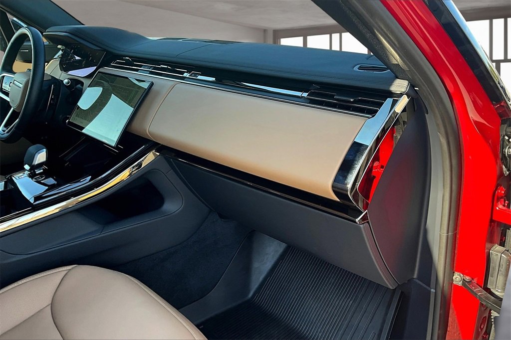 Certified 2025 Land Rover Range Rover Sport SE image 16