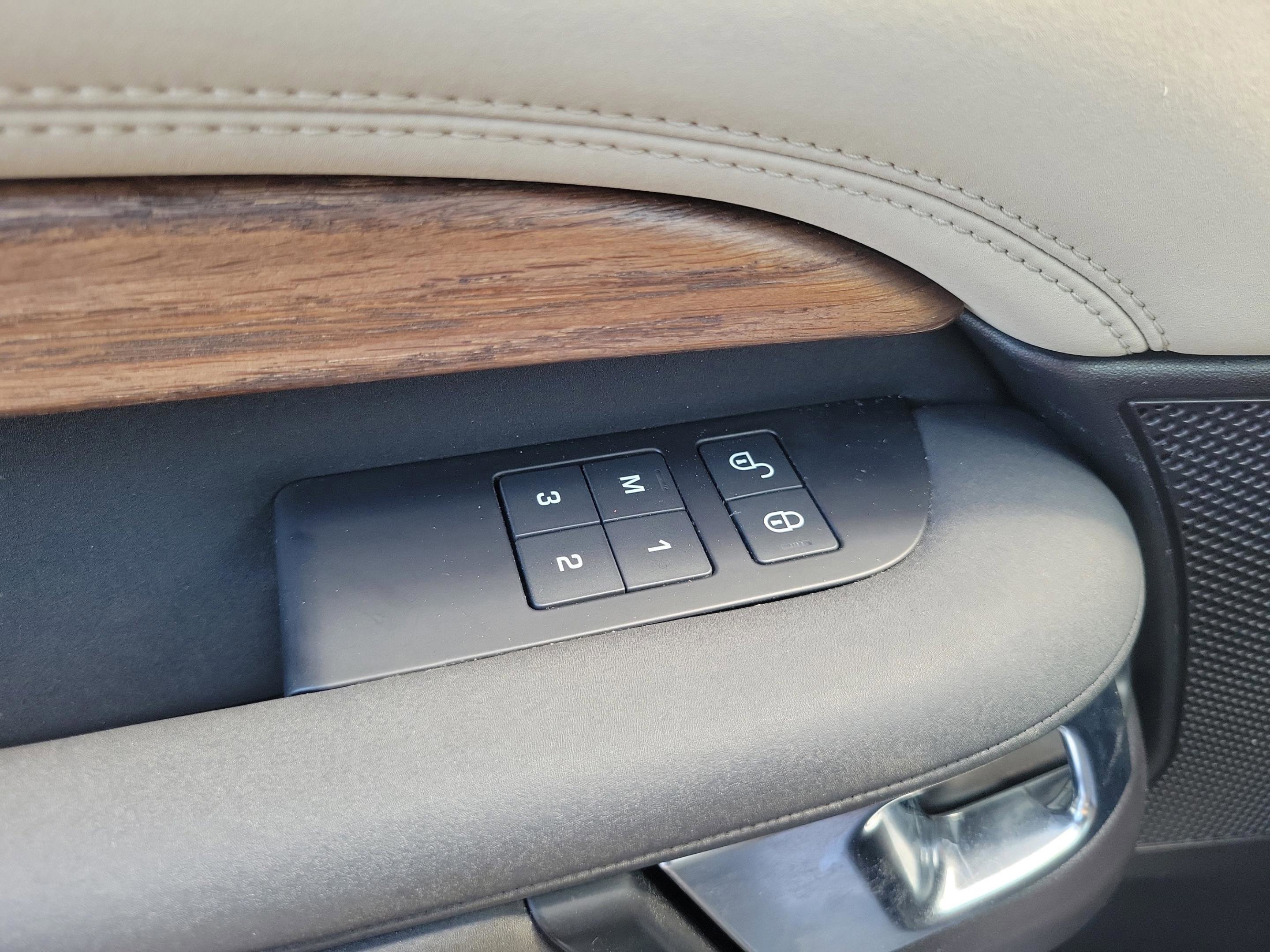 Used 2018 Land Rover Discovery HSE image 17