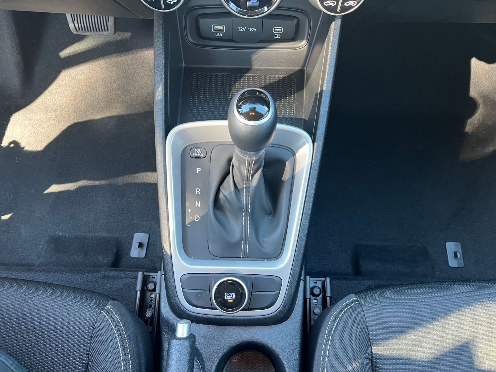 Used 2025 Hyundai Venue SEL image 40