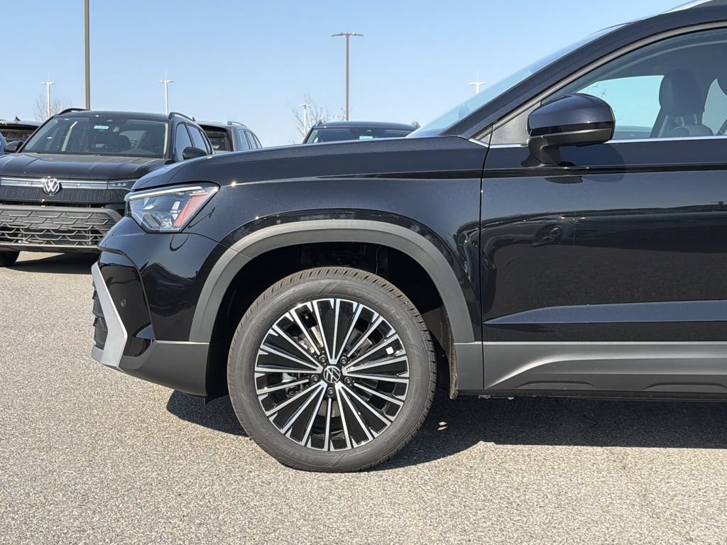 New 2026 Volkswagen Taos SE FWD image 9