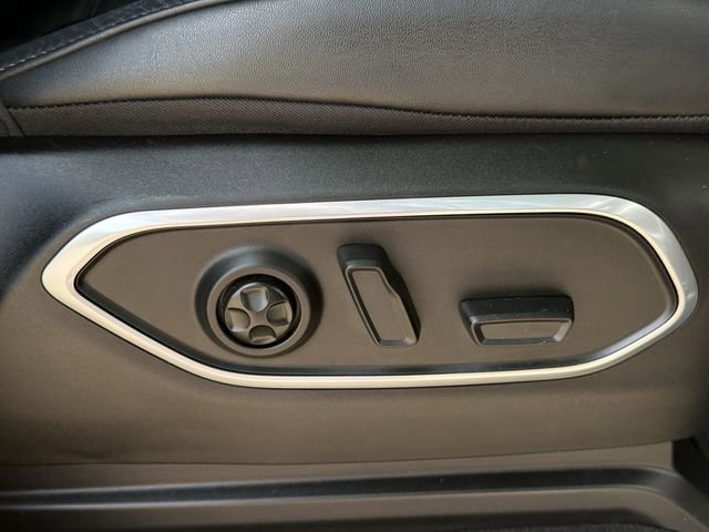Used 2024 Jeep Wagoneer L Series II w/ Flexible Seating Group RWD image 32