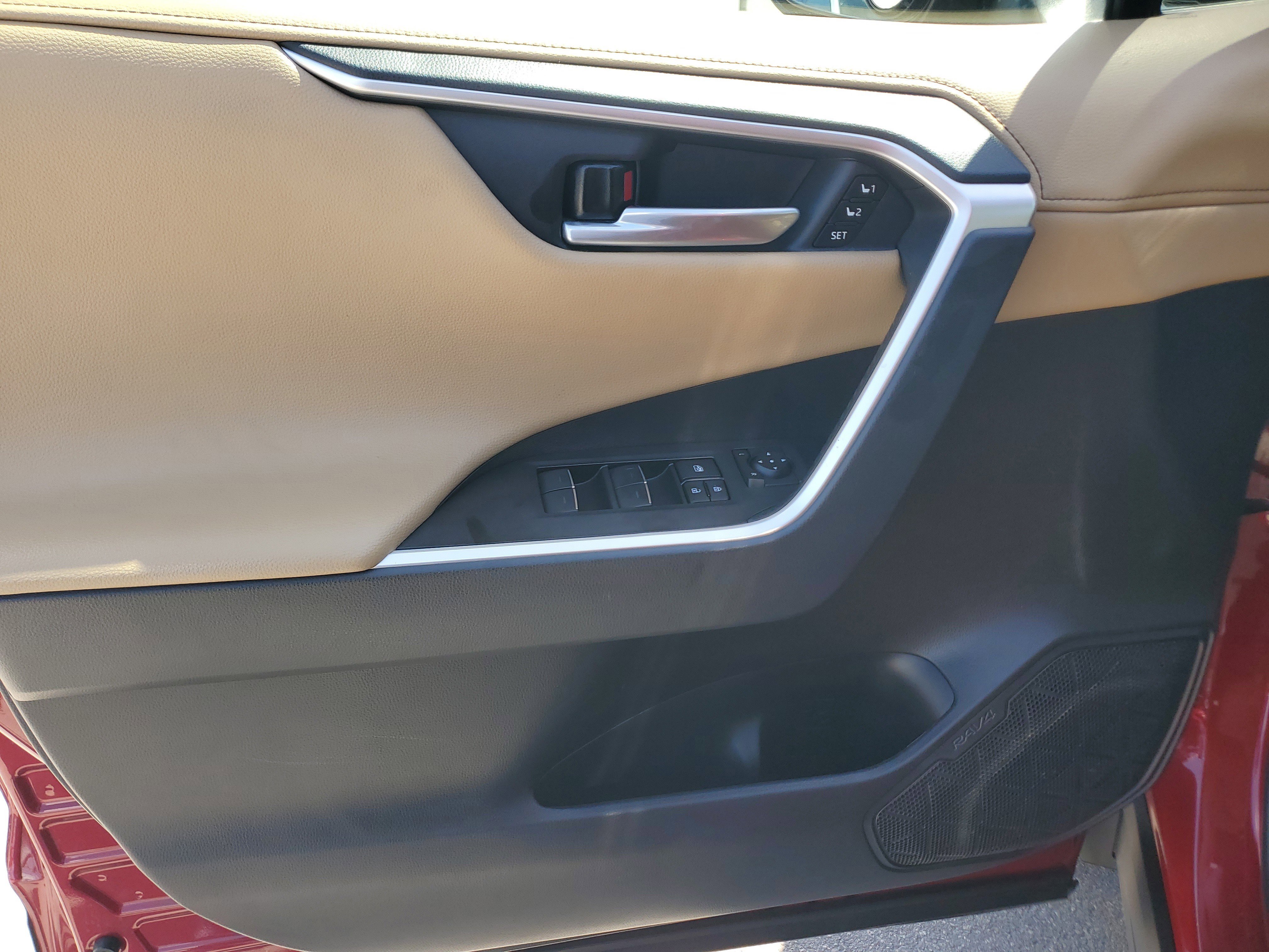 Used 2023 Toyota RAV4 Limited image 28