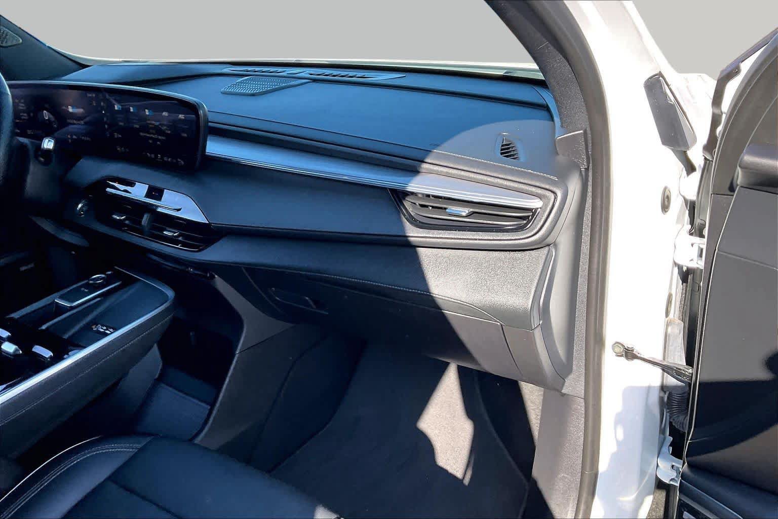 Used 2025 Buick Enclave Preferred FWD image 17