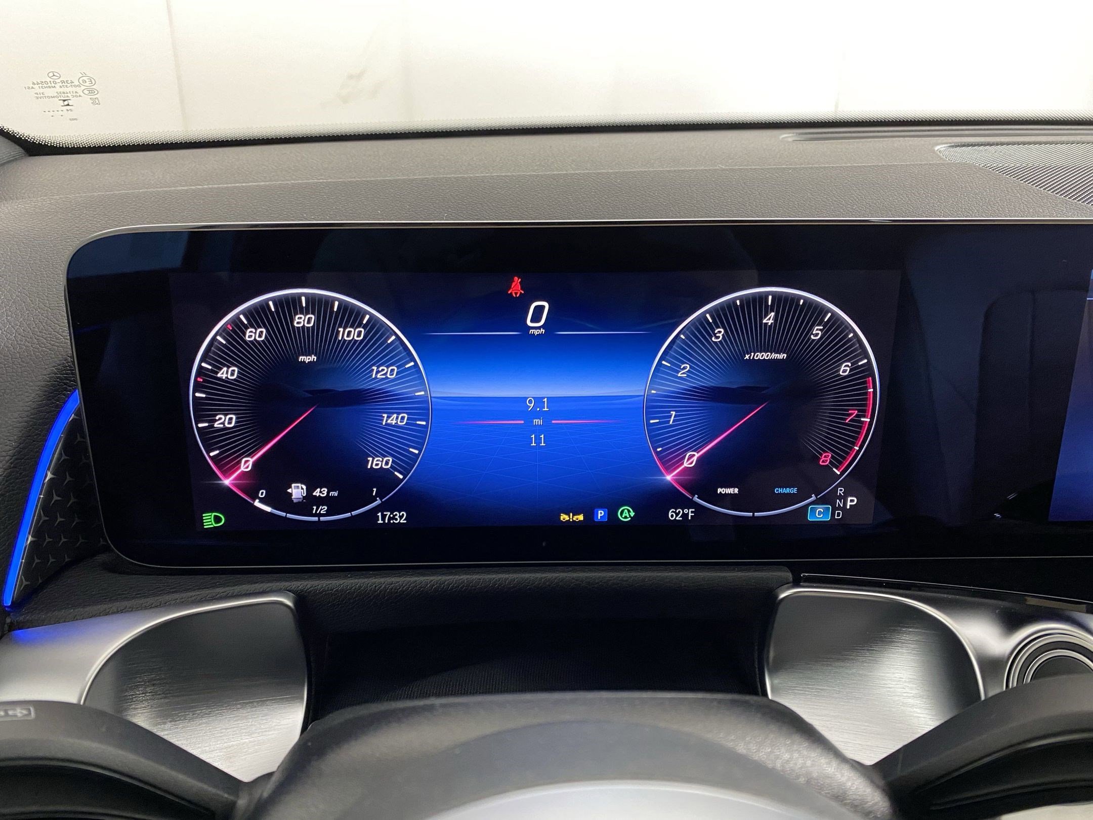 Used 2025 Mercedes-Benz GLB 250 4MATIC image 18