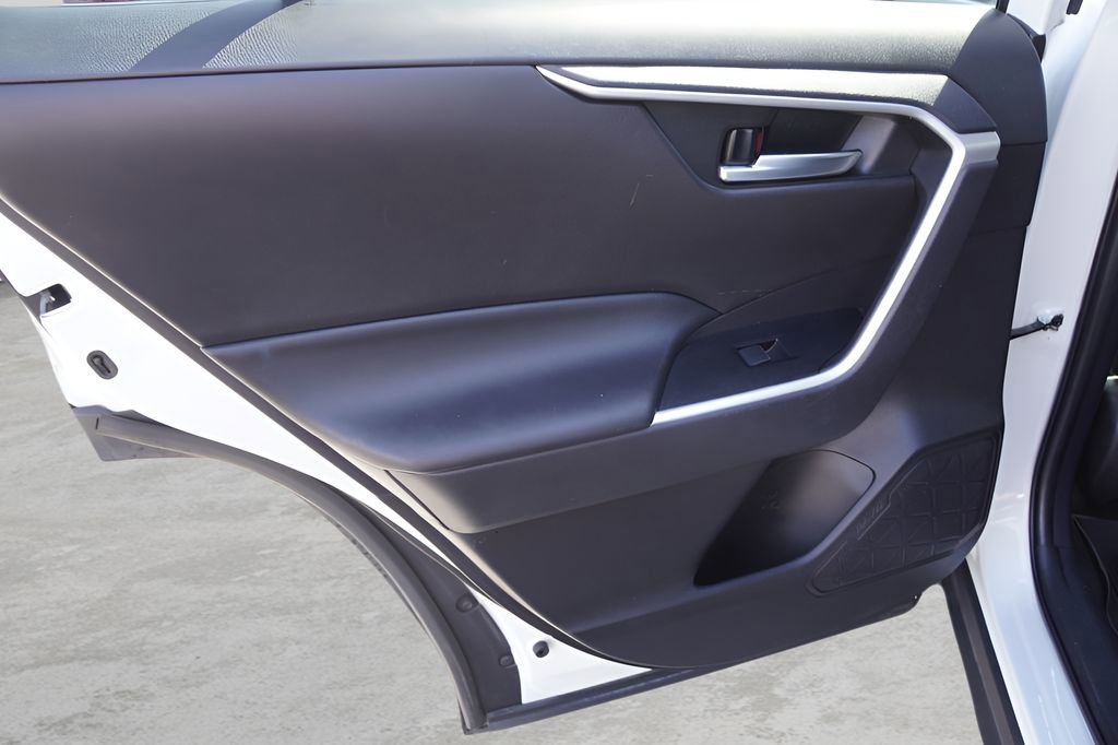 Used 2021 Toyota RAV4 XLE Premium image 11