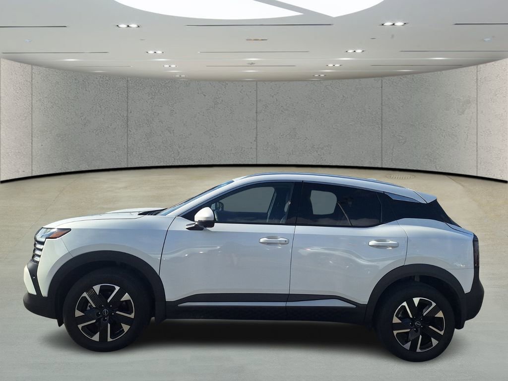 Used 2025 Nissan Kicks SR image 2