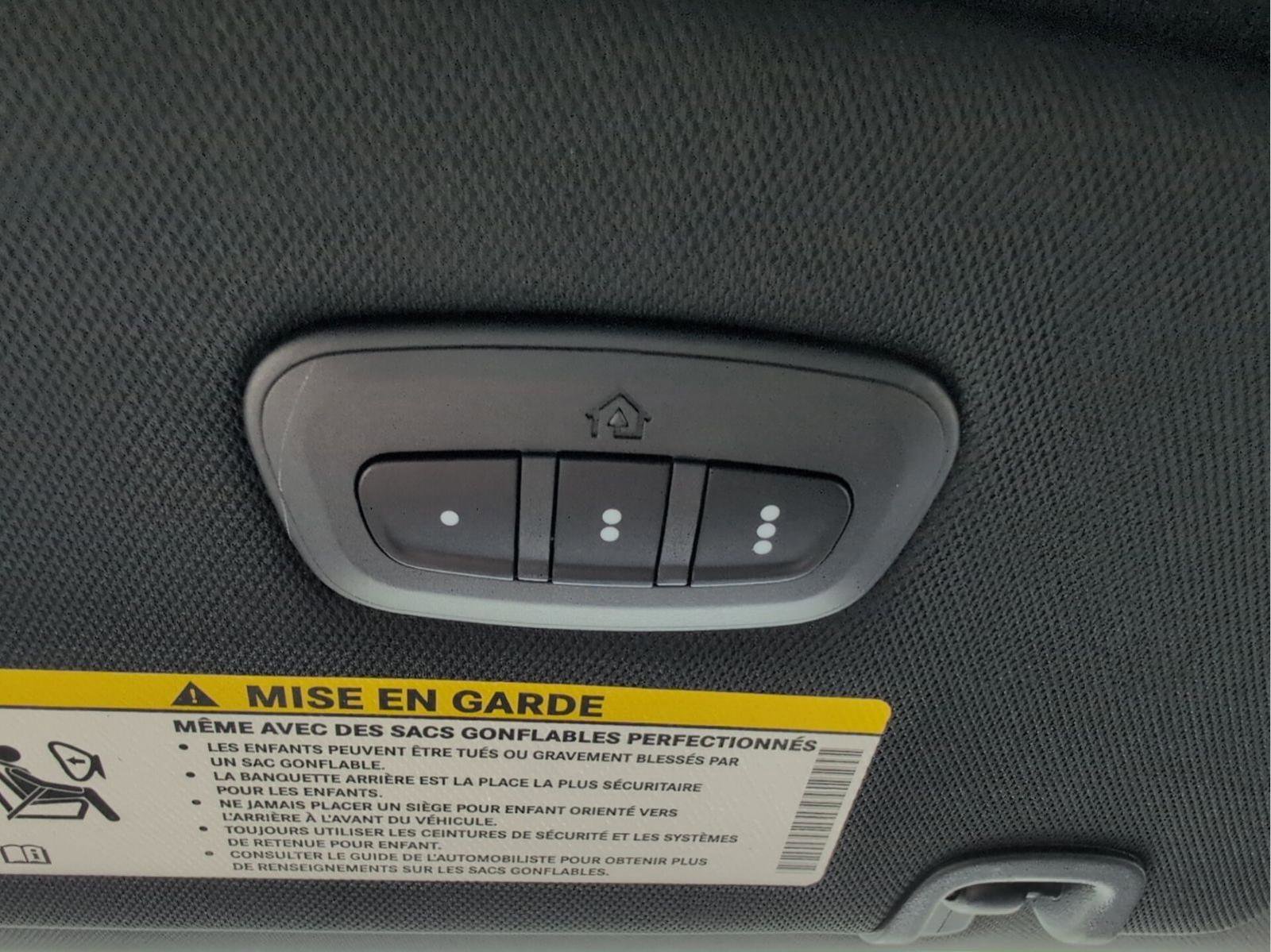 New 2026 Chrysler Pacifica Select image 30