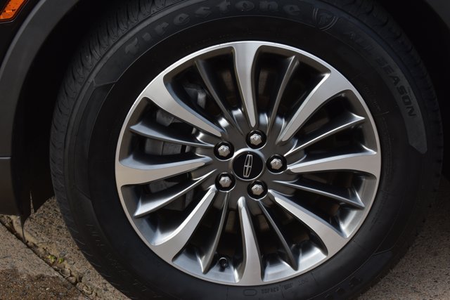 Used 2022 Lincoln Nautilus Reserve FWD image 9
