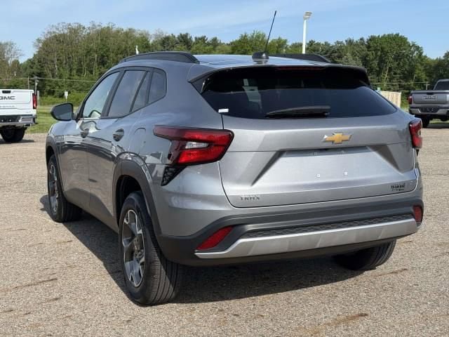 Certified 2025 Chevrolet Trax LT FWD image 6
