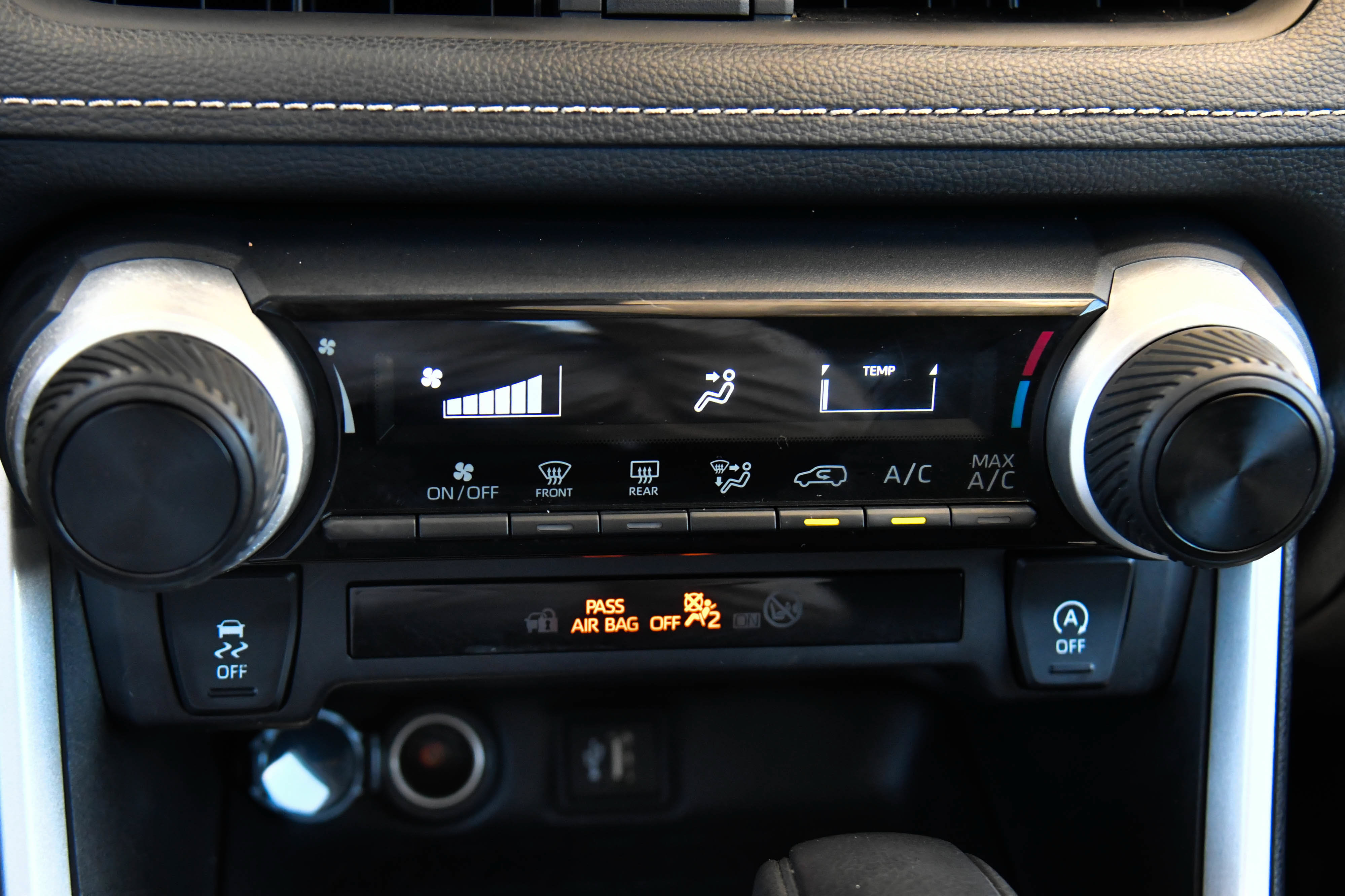 Used 2024 Toyota RAV4 LE AWD/4WD image 24