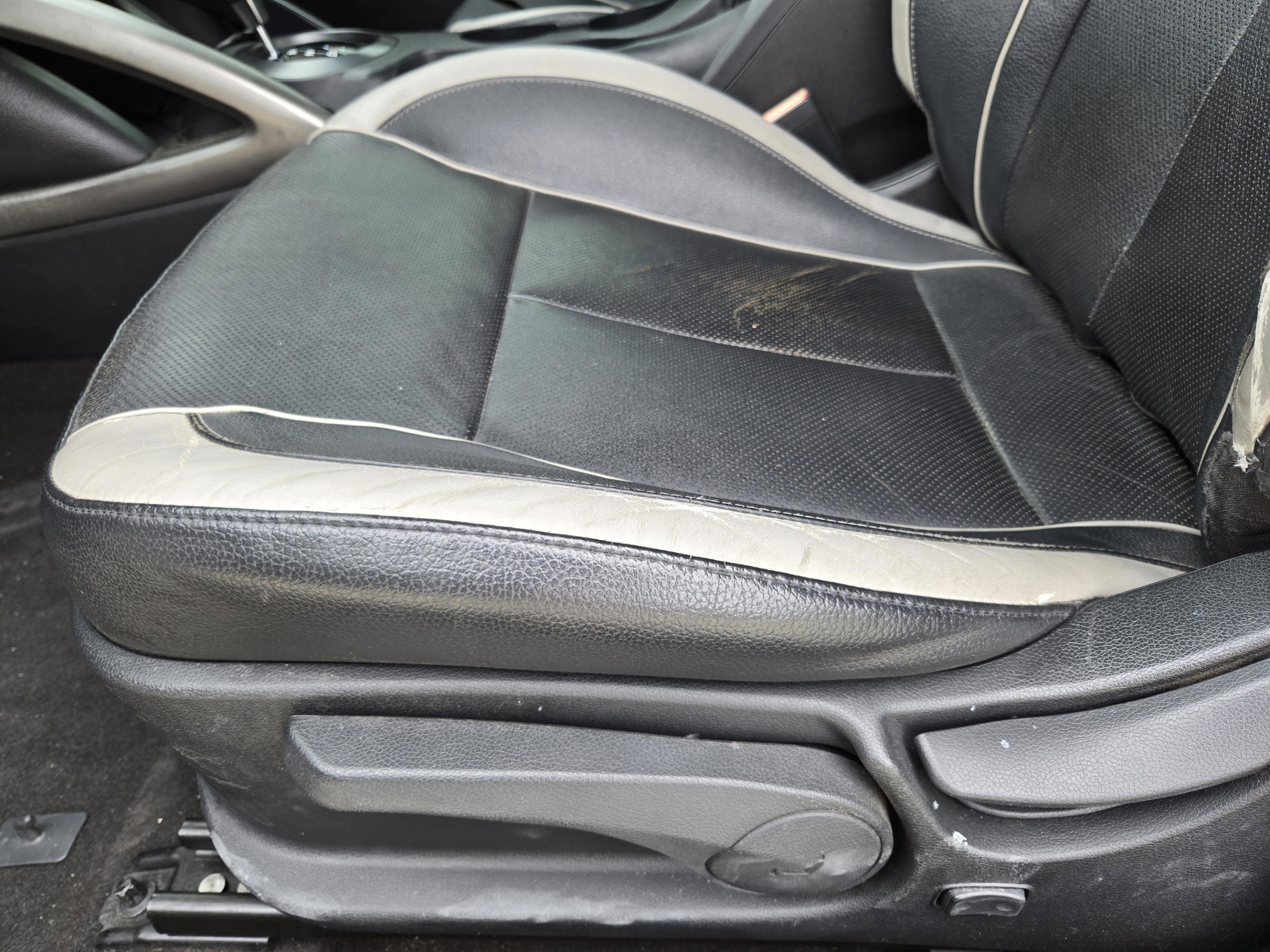 Used 2015 Hyundai Veloster Turbo FWD image 16
