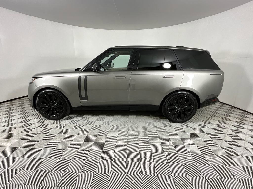 Used 2023 Land Rover Range Rover SE AWD/4WD image 2