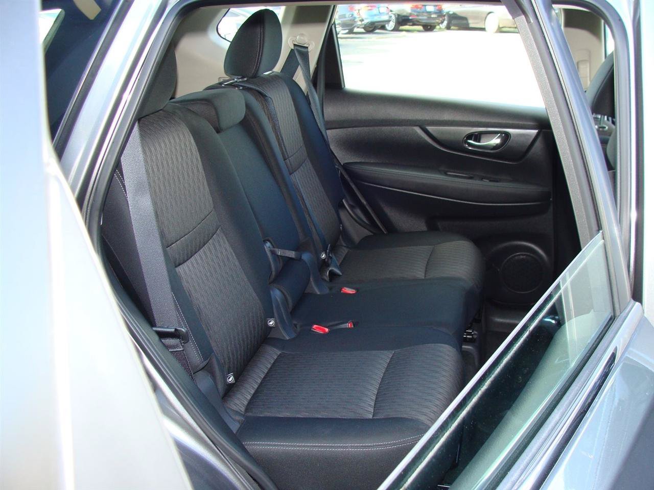 Used 2018 Nissan Rogue S AWD/4WD image 11