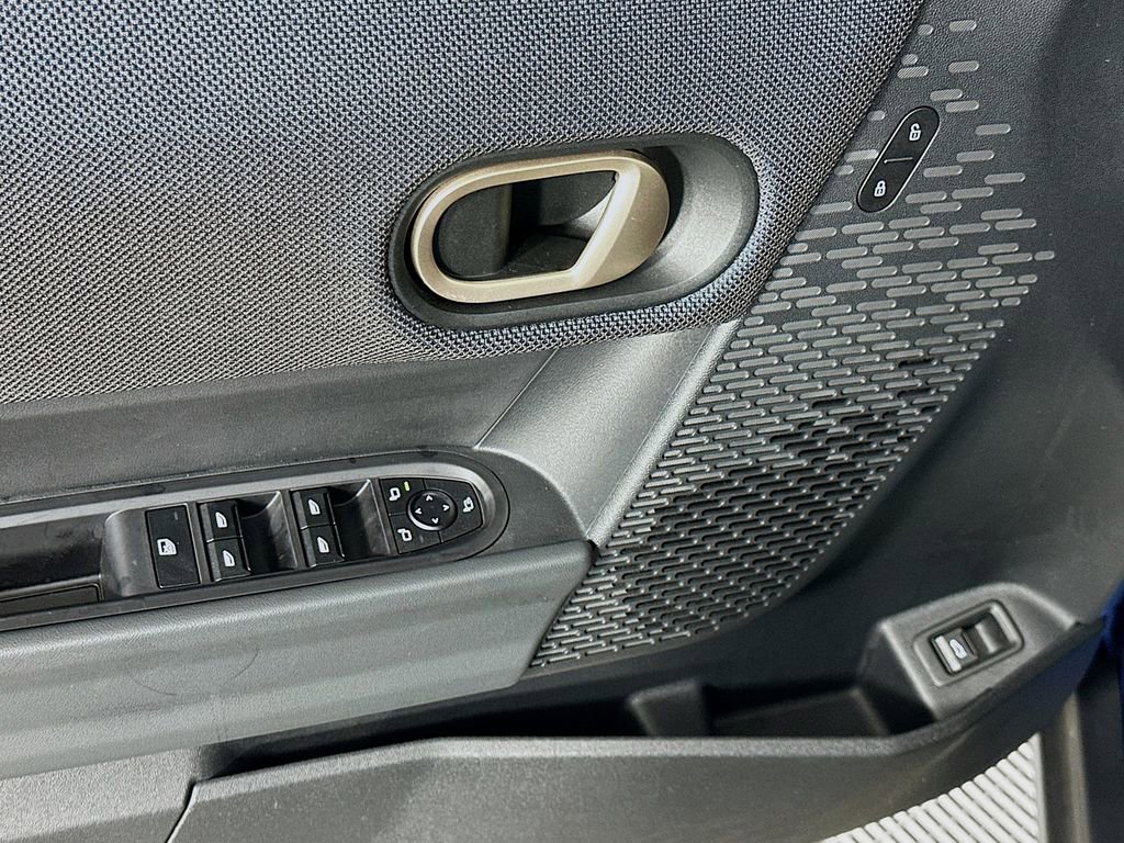 Certified 2025 MINI Cooper 4-Door Hardtop image 17