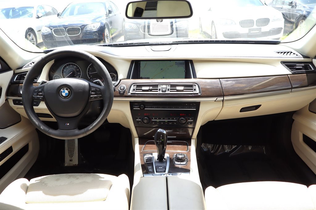 Used 2013 BMW 750Li RWD image 12