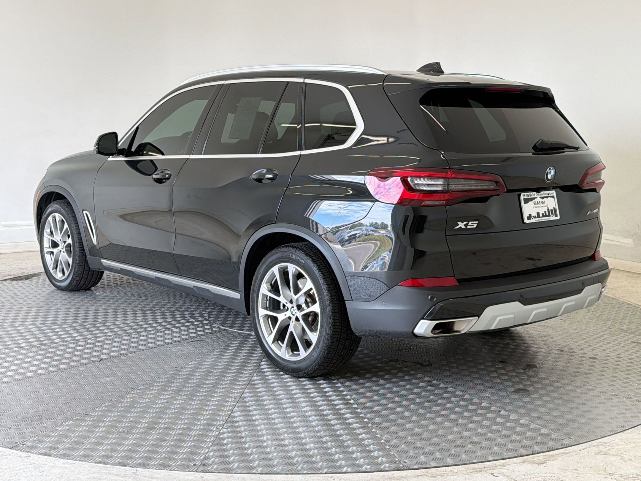 Used 2023 BMW X5 xDrive40i w/ Premium Package AWD/4WD image 3