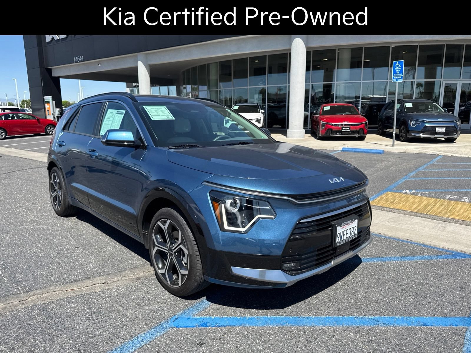 Certified 2025 Kia Niro EX Touring FWD image 4