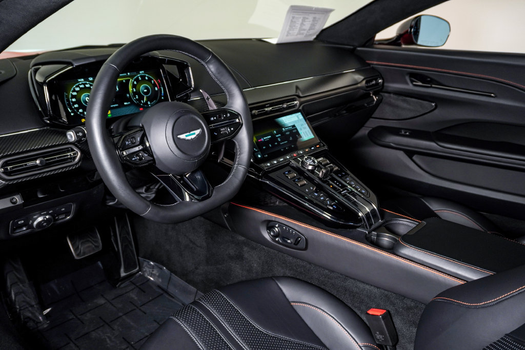 Used 2025 Aston Martin V8 Vantage Coupe RWD image 23