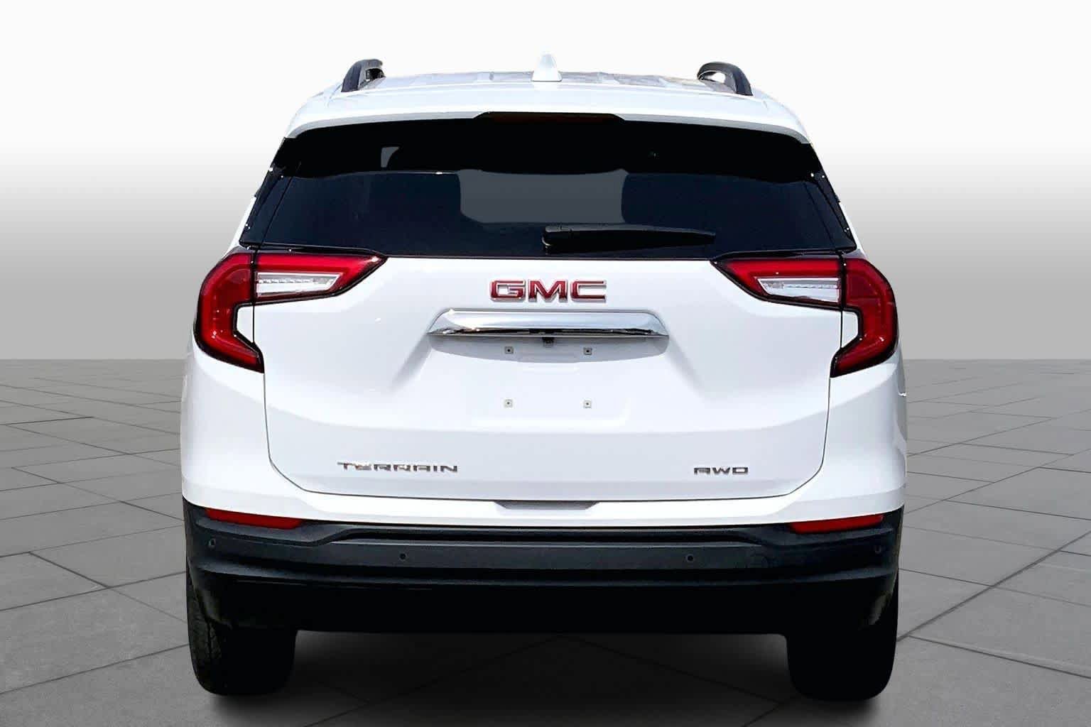 Used 2023 GMC Terrain SLE w/ Driver Convenience Package image 5