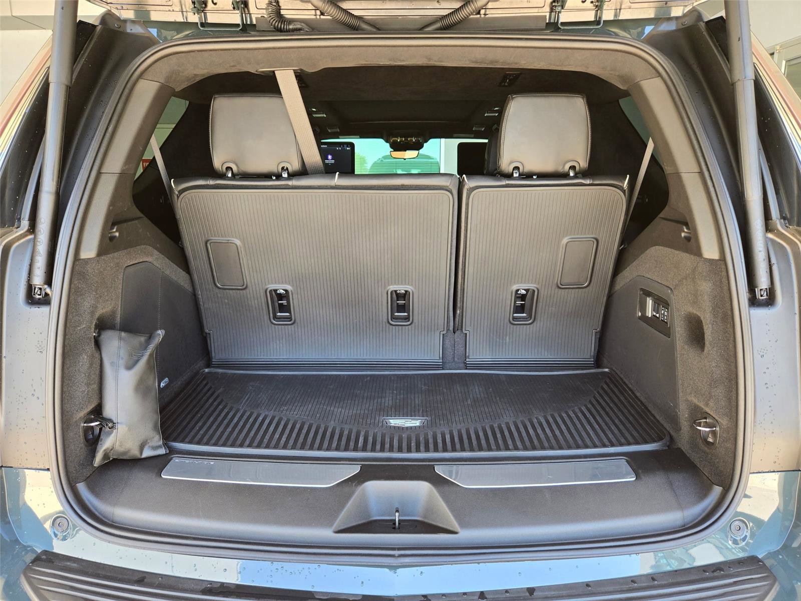 Used 2026 Cadillac Escalade V w/ LPO, ONYX Package AWD/4WD image 35