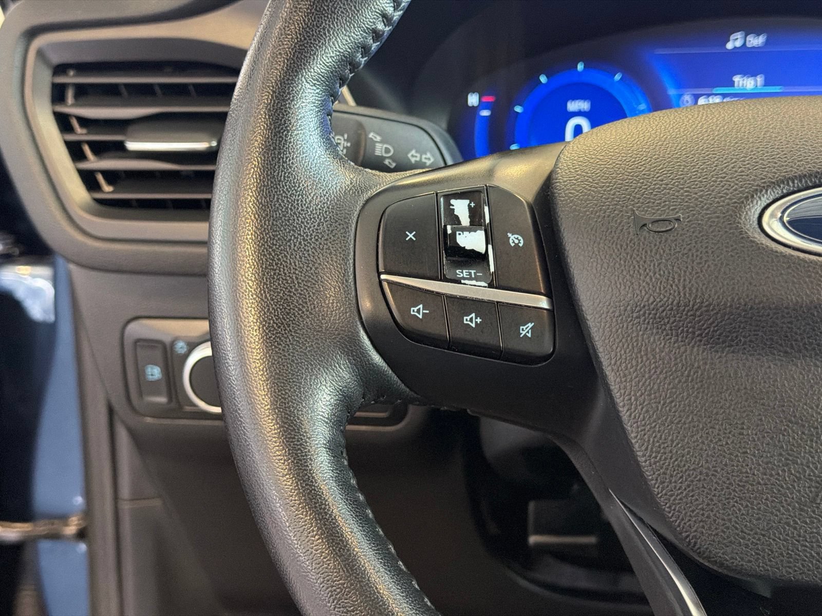 Used 2020 Ford Escape SE Sport FWD image 19