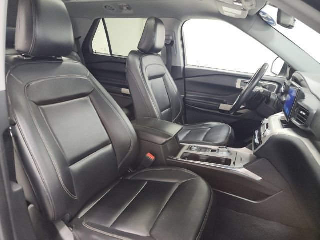 Used 2021 Ford Explorer XLT w/ Equipment Group 202A AWD/4WD image 15