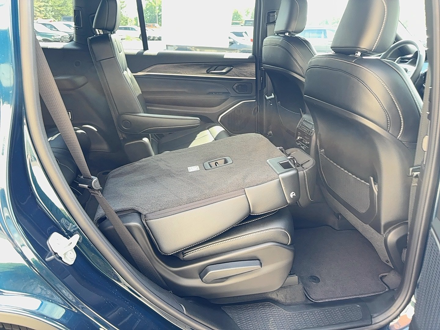 New 2027 Jeep Grand Cherokee L Limited AWD/4WD image 10