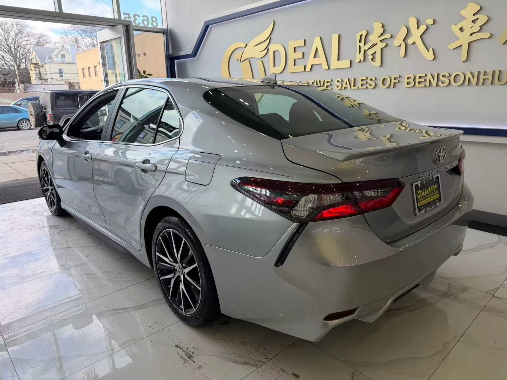 Used 2024 Toyota Camry SE image 4