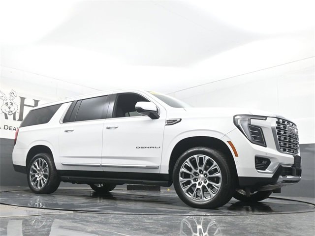 Used 2025 GMC Yukon XL Denali image 2