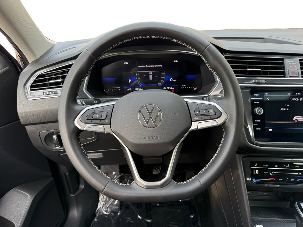 Used 2023 Volkswagen Tiguan SE w/ Panoramic Sunroof Package FWD image 12