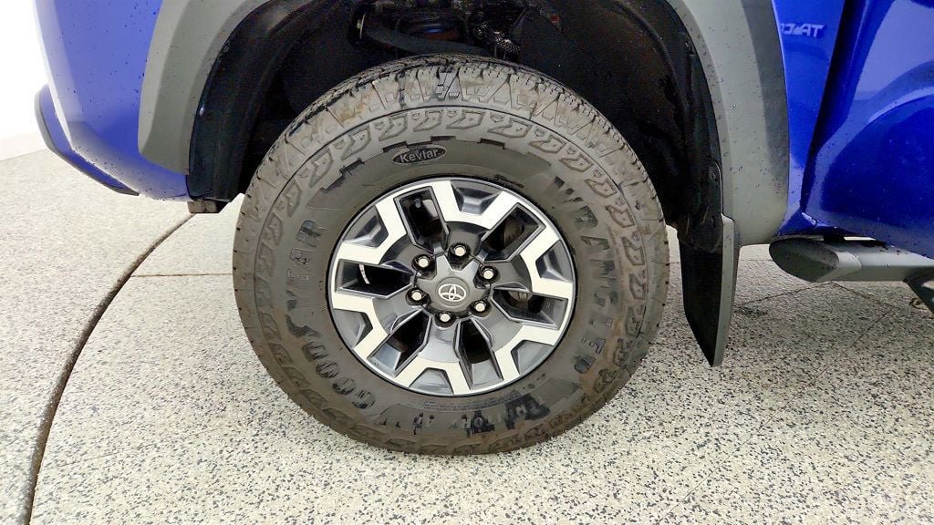Used 2022 Toyota Tacoma TRD Off-Road w/ TRD Premium Off Road Package AWD/4WD image 9