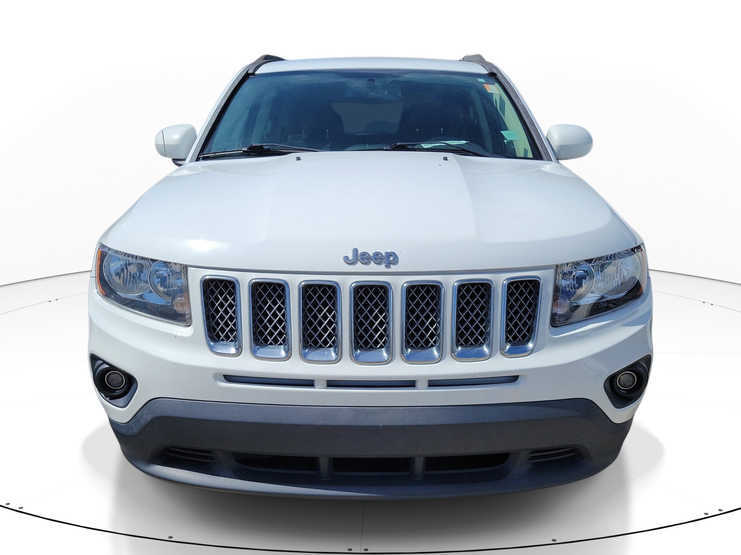 Used 2016 Jeep Compass Latitude FWD image 2