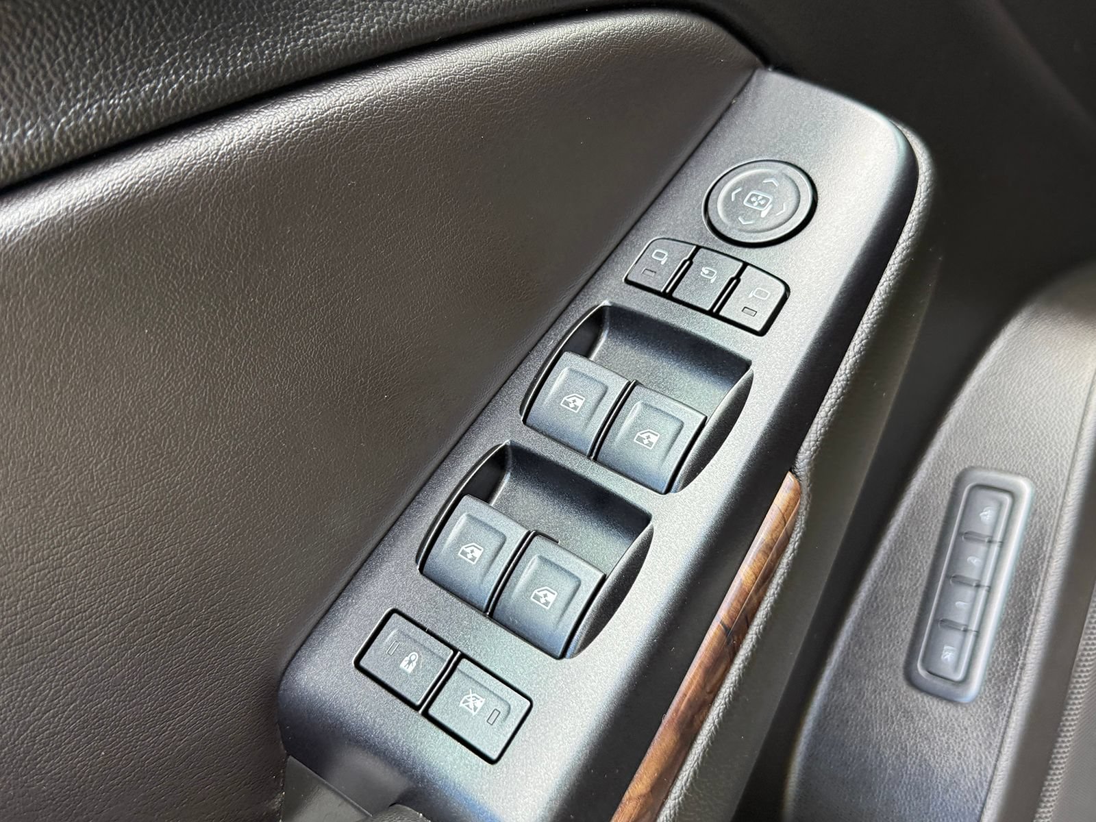 Certified 2019 Chevrolet Tahoe LT AWD/4WD image 16