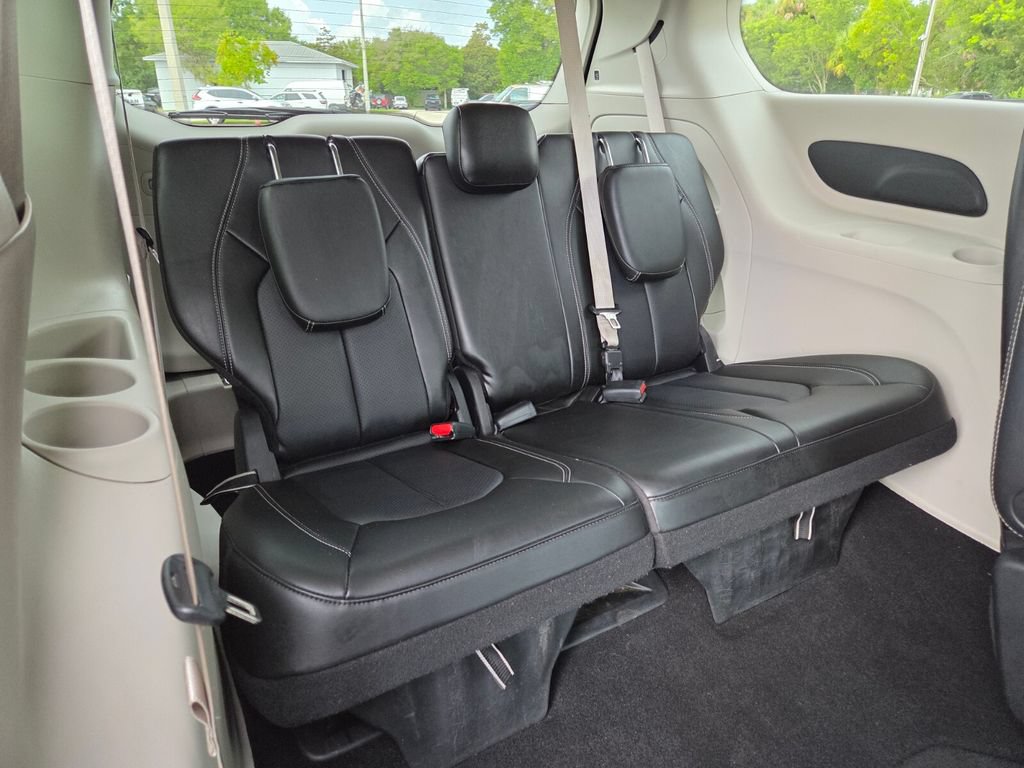 Used 2024 Chrysler Pacifica Touring-L FWD image 20