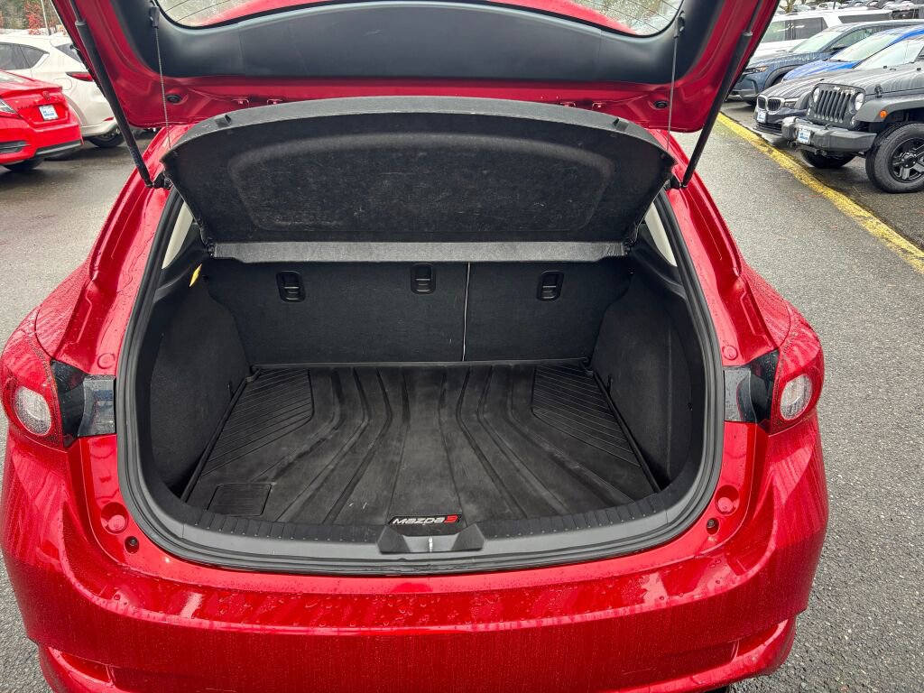 Used 2017 MAZDA MAZDA3 Grand Touring image 11
