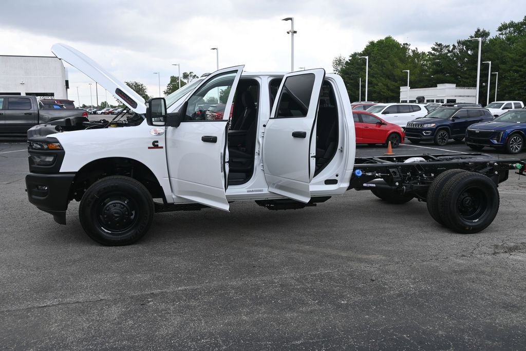 New 2026 RAM 3500 Tradesman AWD/4WD image 39