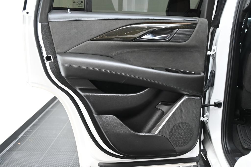 Used 2018 Cadillac Escalade Platinum AWD/4WD image 38