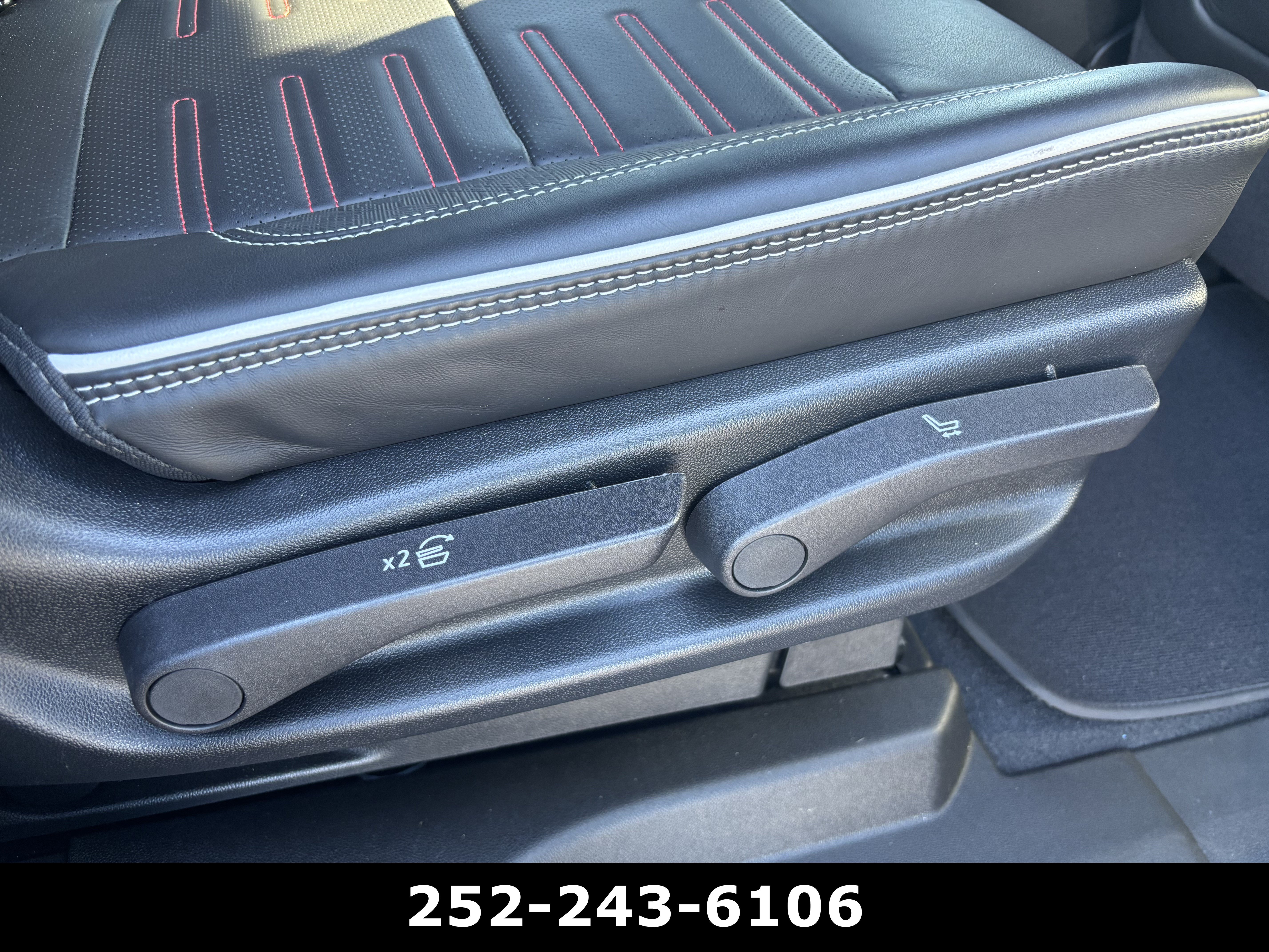 Used 2025 GMC Yukon AT4 Ultimate AWD/4WD image 29