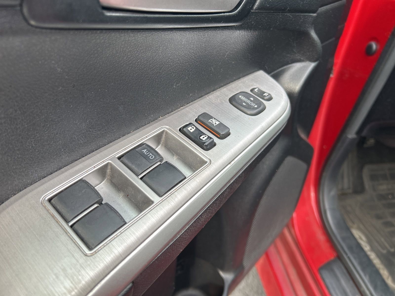 Used 2014 Toyota Camry SE w/ Leather Package image 8