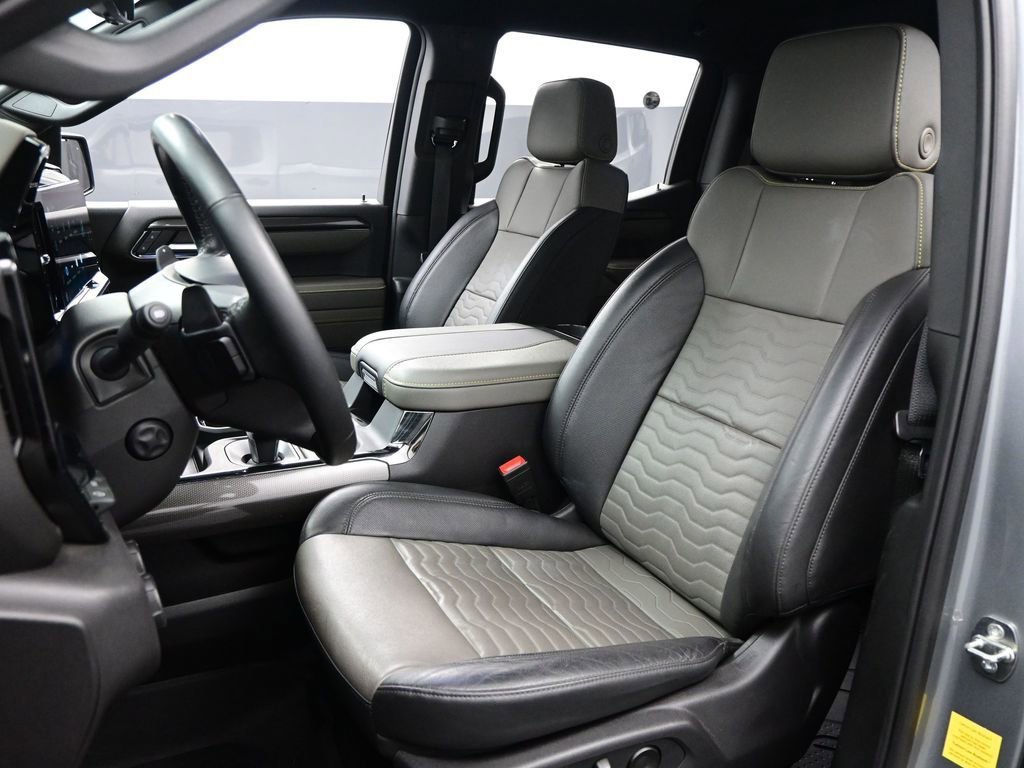 Used 2024 Chevrolet Silverado 1500 ZR2 w/ Technology Package image 9