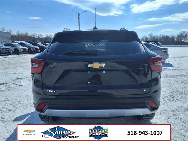 Used 2025 Chevrolet Trax LT w/ LT Convenience Package image 6