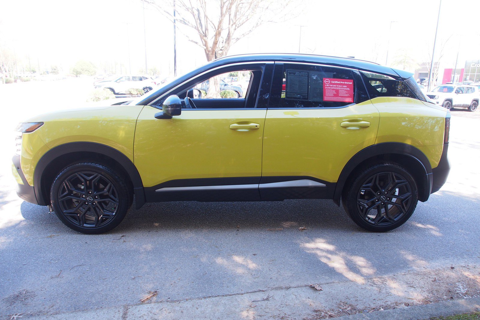 Used 2025 Nissan Kicks SR image 4