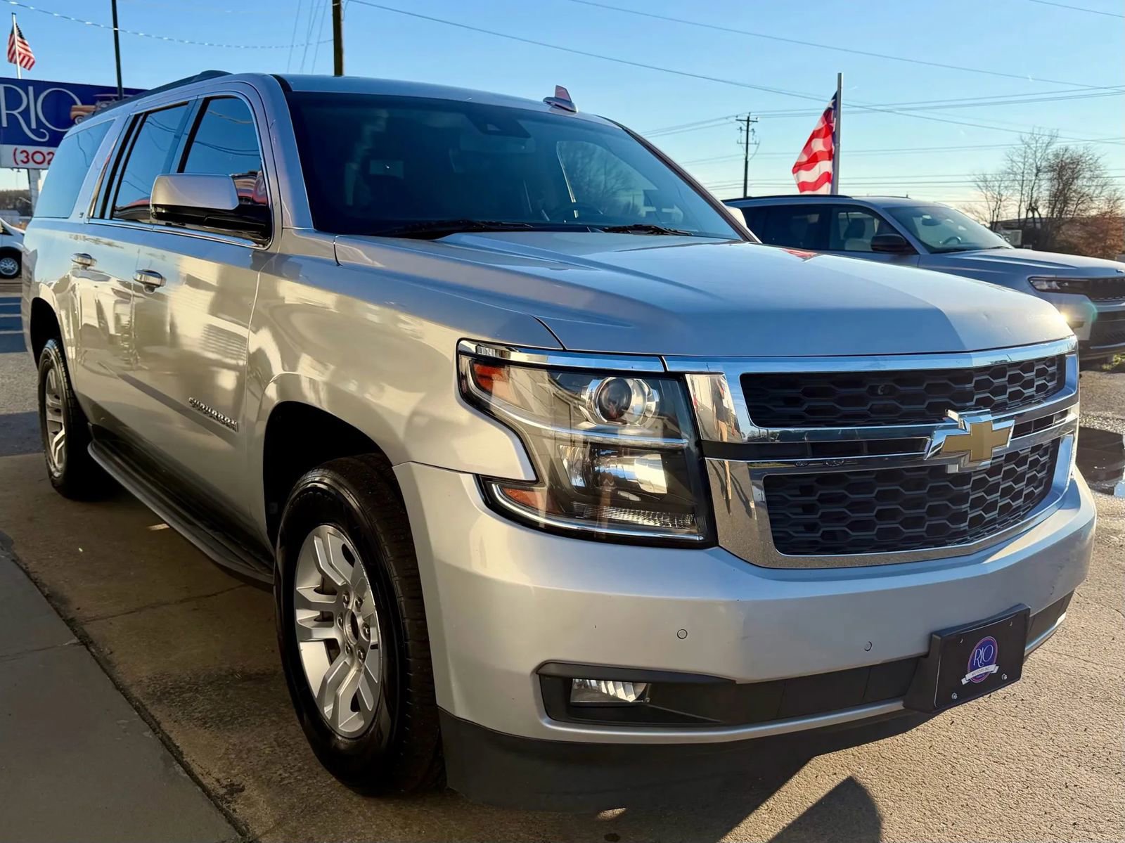 Used 2018 Chevrolet Suburban LT image 3