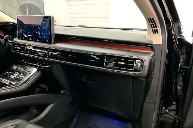 Used 2023 Lincoln Nautilus Reserve w/ Monochromatic Package FWD image 17