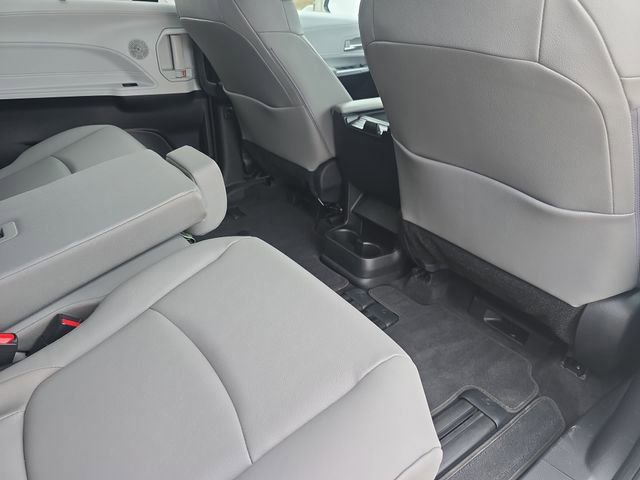 Used 2025 Toyota Sienna XLE image 11