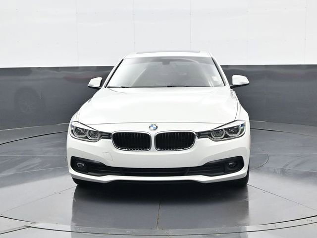 Used 2018 BMW 320i Sedan RWD image 2