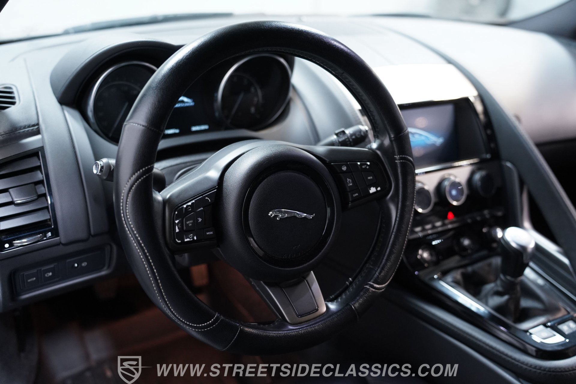 Used 2016 Jaguar F-TYPE Coupe RWD image 32