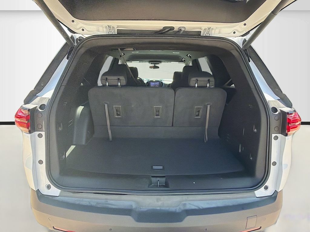 Used 2023 Chevrolet Traverse LT image 25